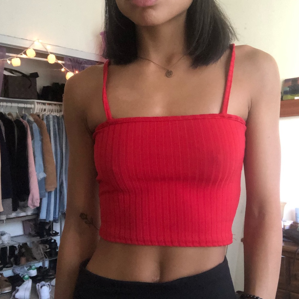 red cropped tank top